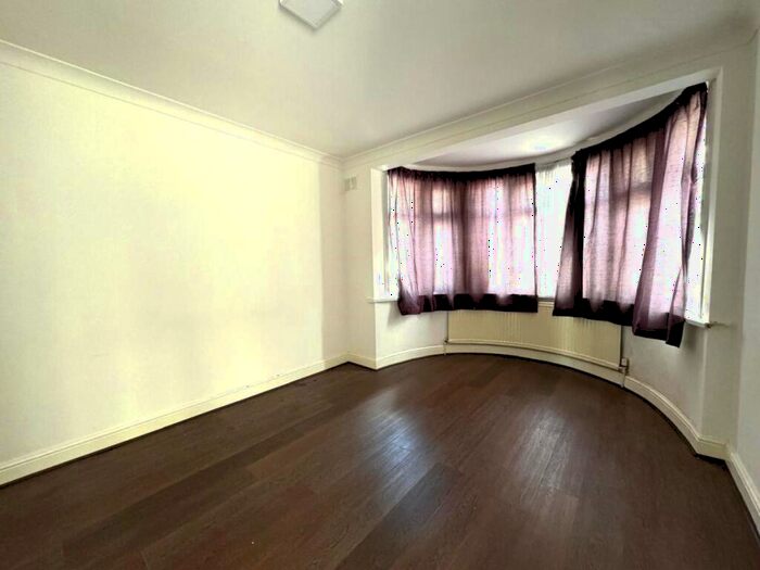 4 Bedroom Semi-Detached House To Rent In Kenton Lane, Kenton, HA3