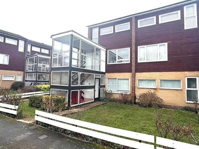 2 Bedroom Flat To Rent In Keensacre, Iver, SL0