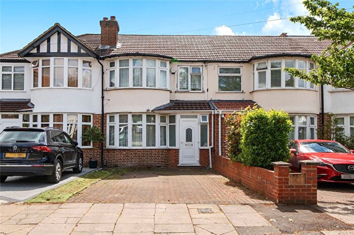 3 Bedroom Terraced House For Sale In Woodhouse Close, Perivale, Greenford, UB6