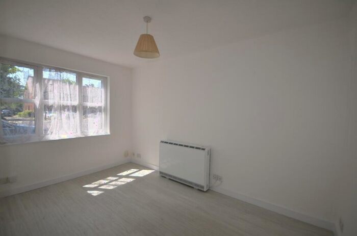 2 Bedroom Flat To Rent In Ash Walk, Wembley, HA0