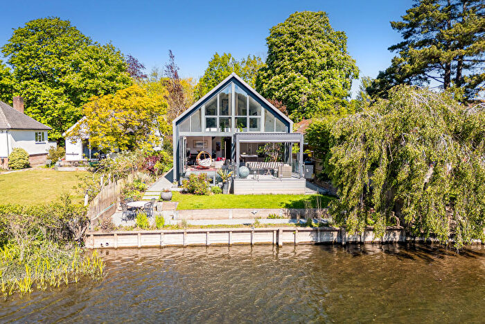 4 Bedroom Detached House For Sale In Mill Road, Marlow, SL7