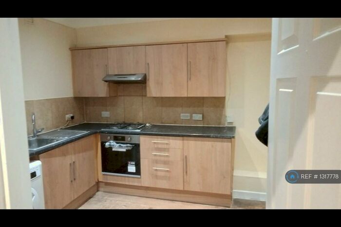 2 Bedroom Flat To Rent In Neasden Lane, London, NW10