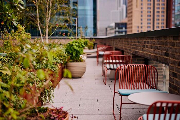 2 Bedroom Apartment To Rent In New Drum Street, London, E1