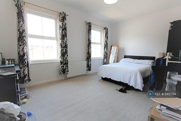 3 Bedroom Detached House To Rent In Sidmouth St, Reading, RG1