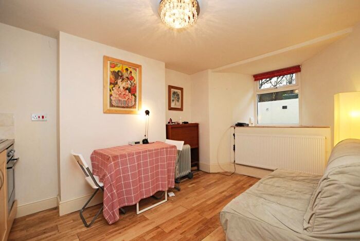 1 Bedroom Flat To Rent In Barretts Grove, Stoke Newington, N16