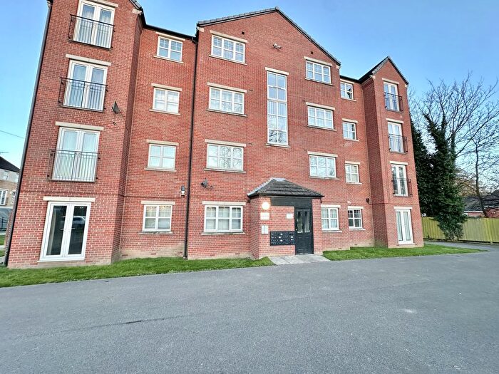 2 Bedroom Flat To Rent In Lambwath Hall Court, Hull, HU7