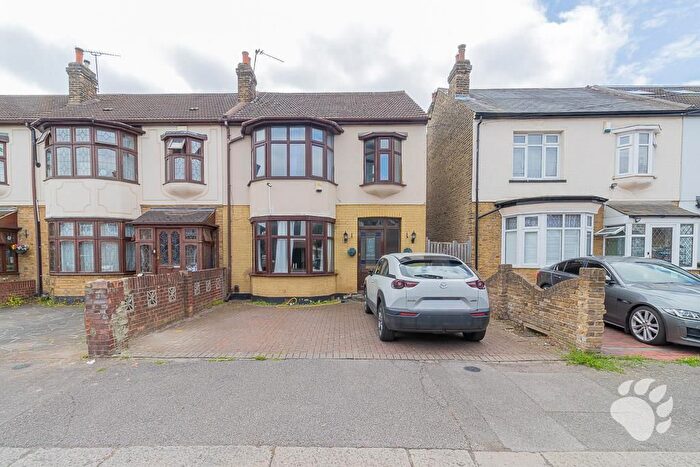 4 Bedroom End Terrace House For Sale In Vine Street, Romford, RM7