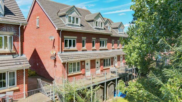 1 Bedroom Flat To Rent In Park Mews, Park Gate, SO31