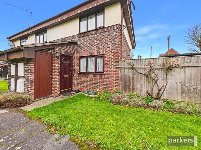 2 Bedroom End Of Terrace House For Sale In August End, Reading, Berkshire, RG30