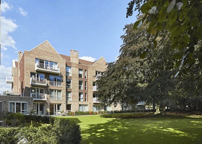 2 Bedroom Flat For Sale In Alderley Road, Wilmslow, SK9