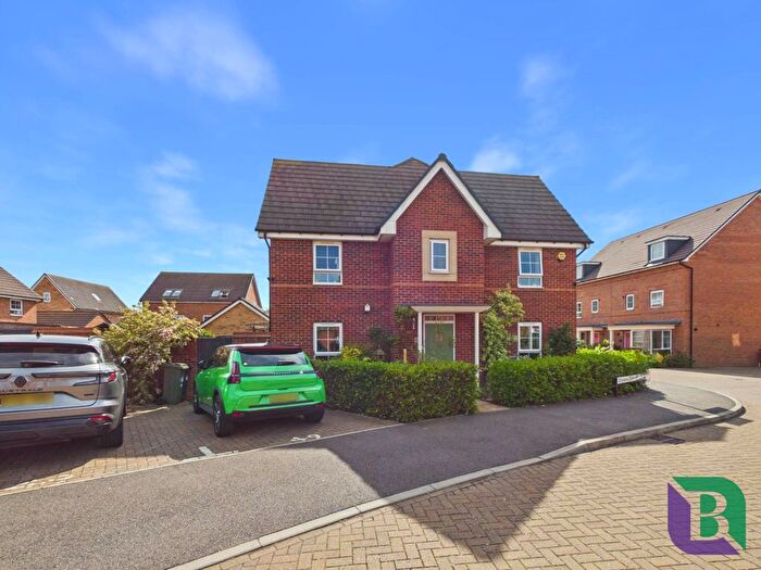 3 Bedroom Semi-detached House For Sale In Ellynore Close, Brooklands, MK10