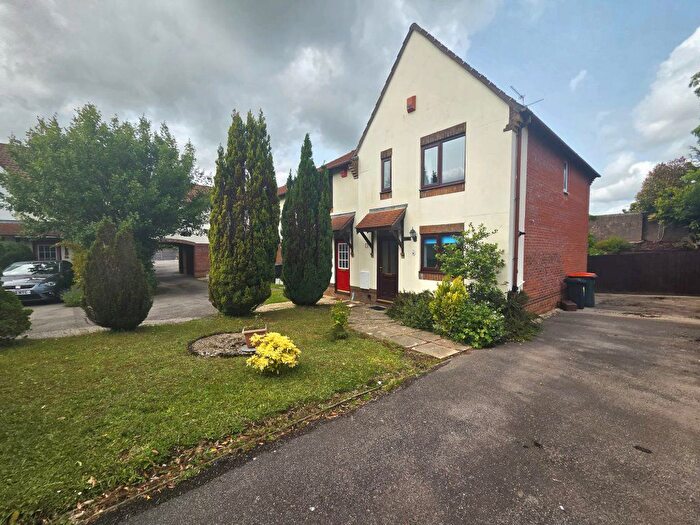 3 Bedroom Property To Rent In Squires Close, Rogerstone, NP10