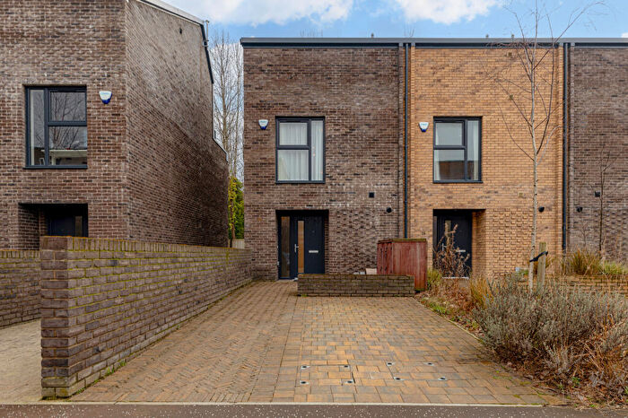 3 Bedroom Terraced House To Rent In Festival Court, Prince's Quay, Glasgow, G51