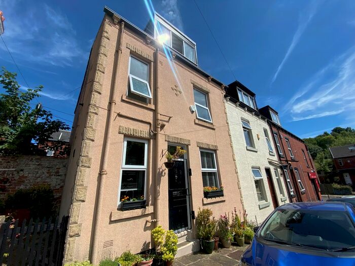 2 Bedroom Property To Rent In Vicarage View, Leeds, LS5