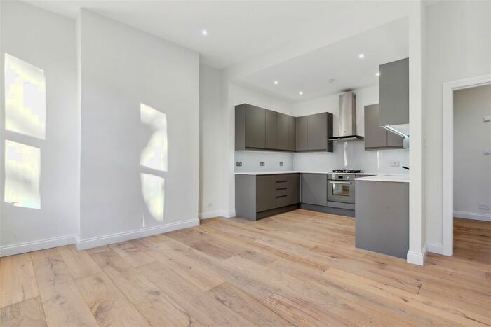 2 Bedroom Flat To Rent In King Street, London, W6