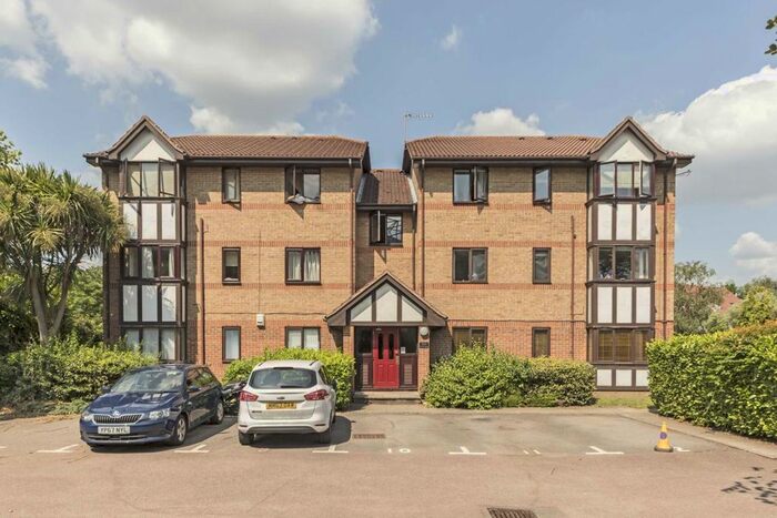 1 Bedroom Flat To Rent In Varsity Drive, Twickenham TW1