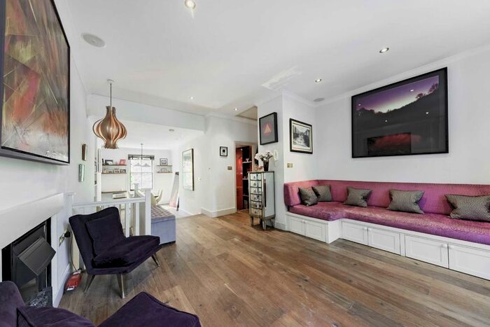 2 Bedroom Flat To Rent In St. Charles Square, London, W10