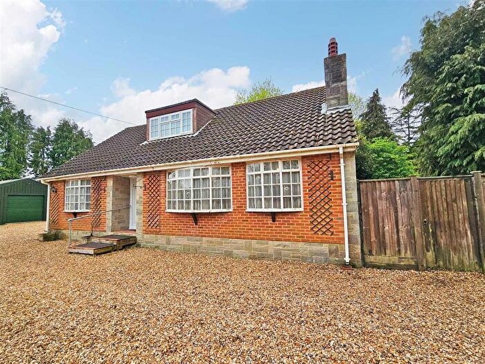 4 Bedroom Bungalow For Sale In Carters Clay Road, Lockerley, Romsey, SO51