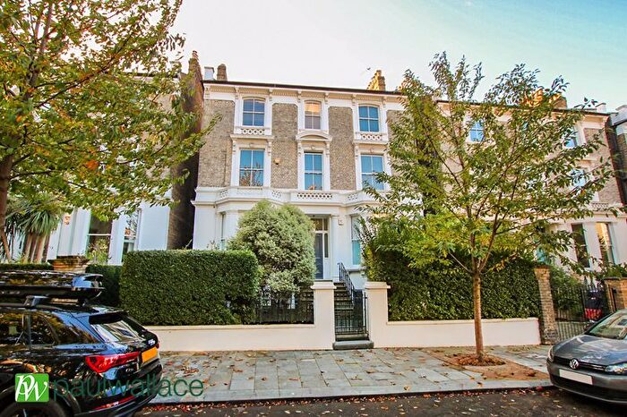 1 Bedroom Studio For Sale In Oxford Gardens, North Kensington, W10