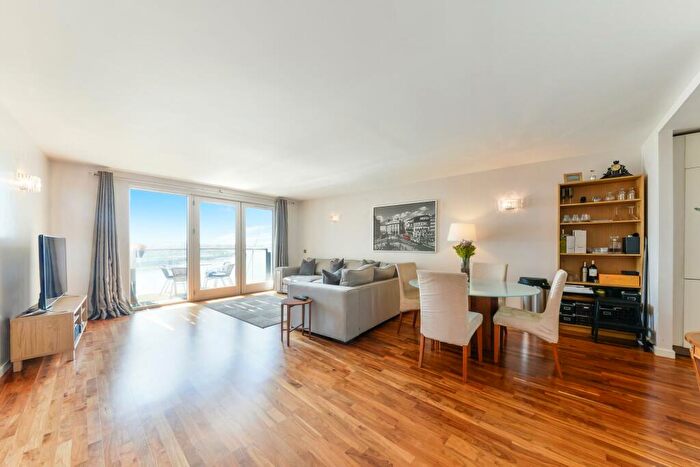 2 Bedroom Apartment To Rent In New Providence Wharf, Fairmont Avenue, London, E14