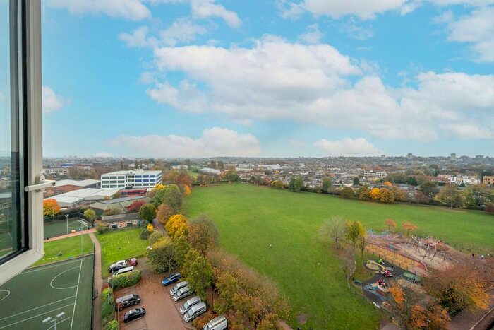 2 Bedroom Flat To Rent In Mapleton Road, Wandsworth, London, SW18