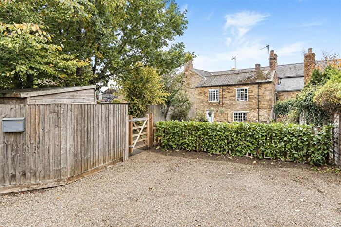 3 Bedroom Cottage For Sale In Wellingborough Road, Mears Ashby, Northampton, NN6