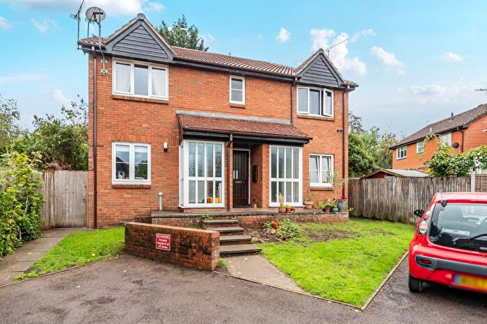 1 Bedroom Flat For Sale In St Peters Gardens, Wrecclesham, Farnham, Surrey, GU10
