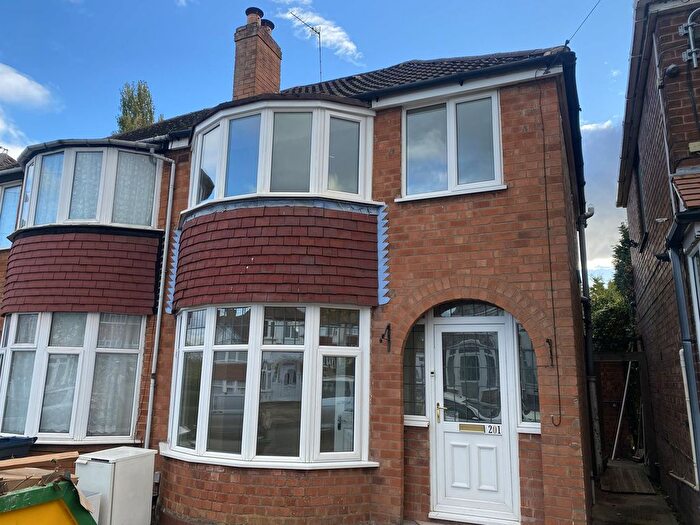 3 Bedroom Semi-detached House To Rent In Mildenhall Road, Birmingham, B42