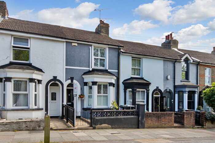 2 Bedroom Terraced House For Sale In Park Avenue, Northfleet, Gravesend, DA11