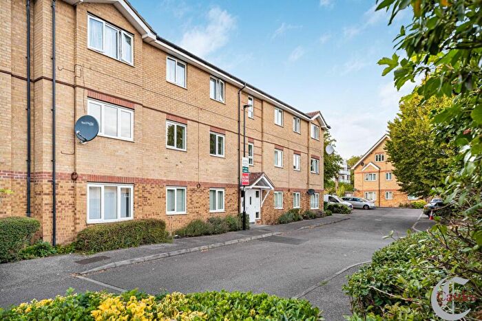 2 Bedroom Apartment For Sale In Davey Close, N13