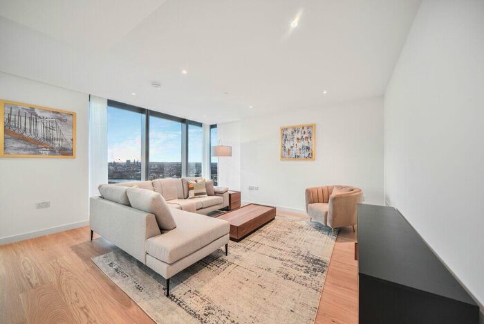 2 Bedroom Flat To Rent In Landmark Pinnacle, E14