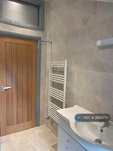 2 Bedroom Flat To Rent In Clay Hill, Beenham, Reading, RG7