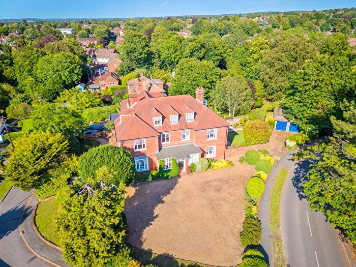 3 Bedroom Flat For Sale In Hawkwood Rise, Bookham, KT23