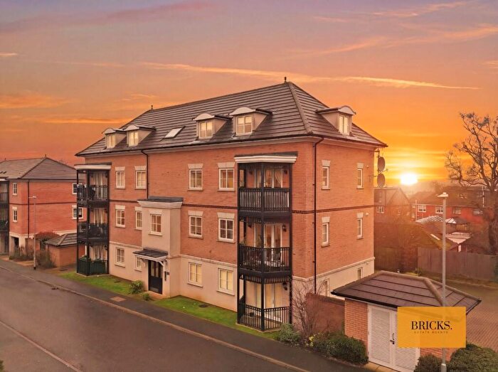 2 Bedroom Apartment For Sale In Buckingham Road, Epping, CM16