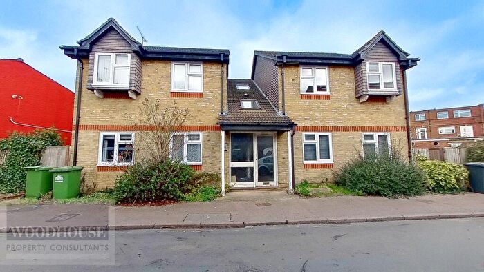 2 Bedroom Flat To Rent In Albury Grove Road, Cheshunt, EN8