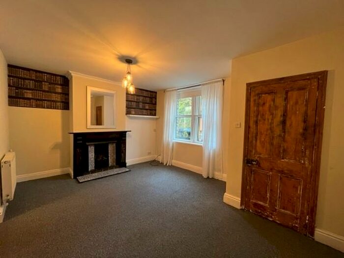 3 Bedroom House To Rent In The Dale, Stoney Middleton, S32