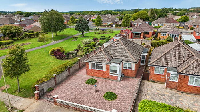 3 Bedroom Detached Bungalow For Sale In Shipton Way, Basingstoke, RG22
