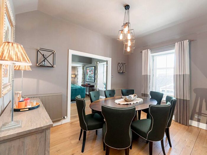 3 Bedroom Flat To Rent In Thistle Street, City Centre, Edinburgh, EH2