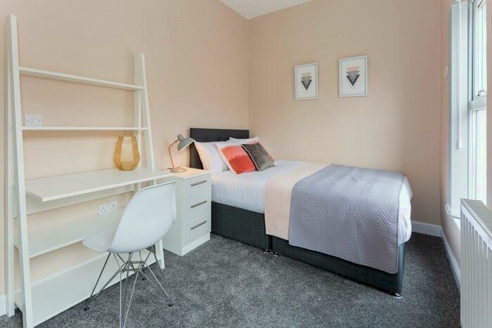 4 Bedroom House To Rent In Cameron Street, L7