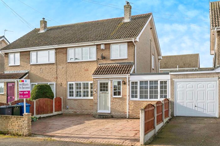 3 Bedroom Semi-Detached House For Sale In Headingley Road, Norton, Doncaster, DN6