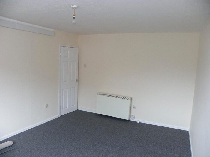 1 Bedroom Flat To Rent In Compton Court, Coventry, CV6