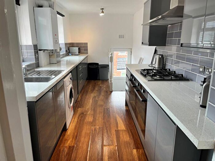 6 Bedroom Maisonette To Rent In Helmsley Road, Sandyford, NE2