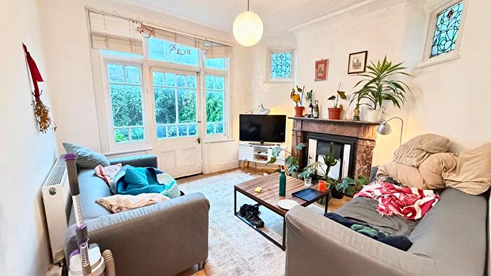 4 Bedroom Flat To Rent In Crowland Road, London, N15