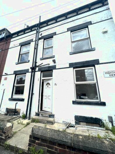 4 Bedroom End Of Terrace House To Rent In Highthorne View, Leeds, LS12