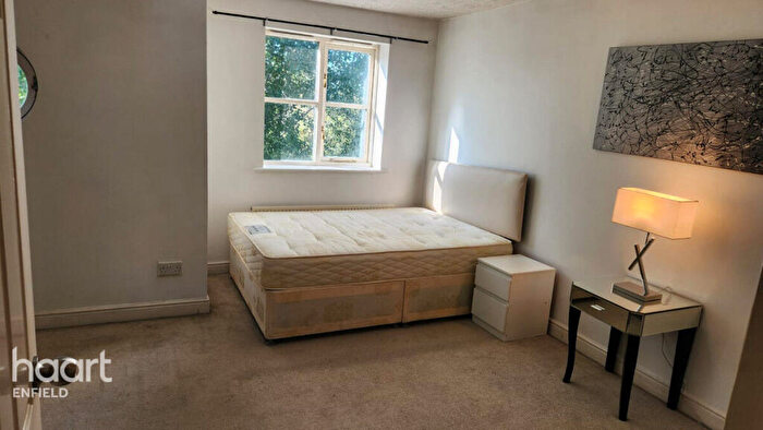 5 Bedroom Semi-Detached House To Rent In Martini Drive, Enfield, EN3