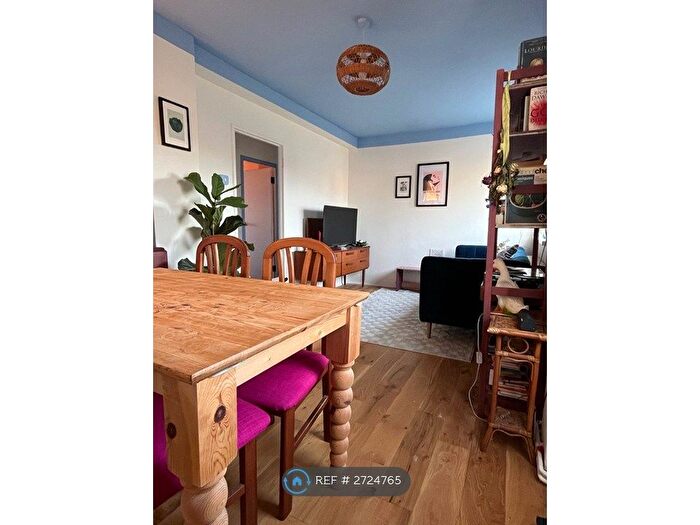 2 Bedroom Flat To Rent In Denmark Hill, London, SE5