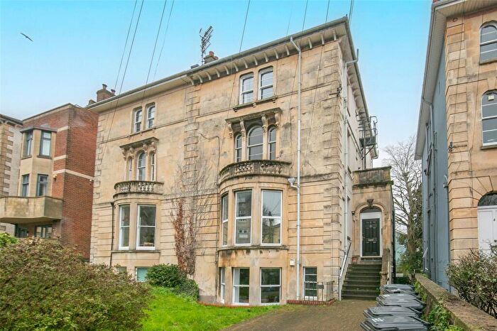 2 Bedroom Apartment For Sale In Chertsey Road, Redland, Bristol, BS6