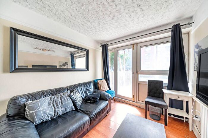 3 Bedroom Flat To Rent In Eric Street, Mile End, London, E3