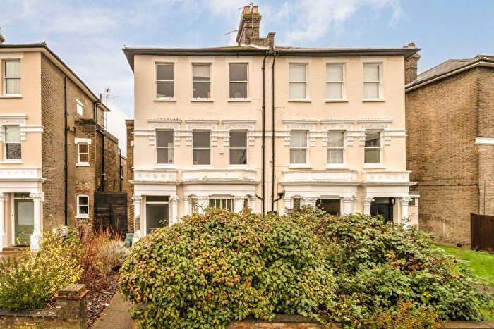 2 Bedroom Flat For Sale In Turle Road, London, N4