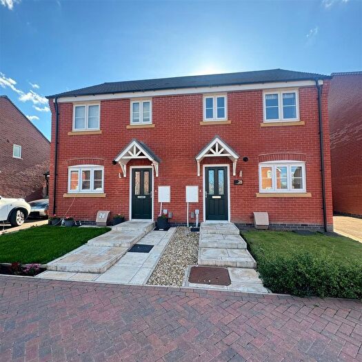 3 Bedroom Semi Detached House To Rent In Ombersley Drive, Nuneaton, CV11